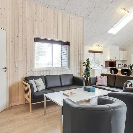 8 Bedroom Beautiful In *