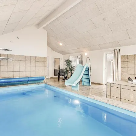 8 Bedroom Beautiful In Holiday home *